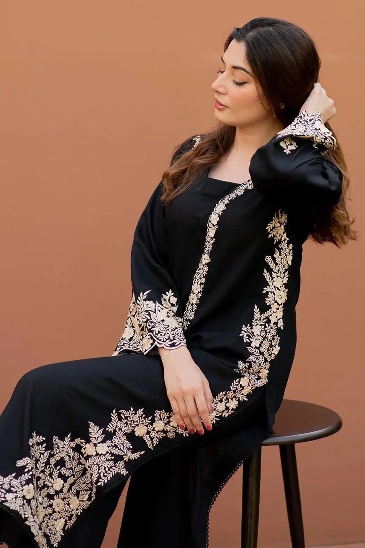 Lajwanti Lawn 2PC Embroidered