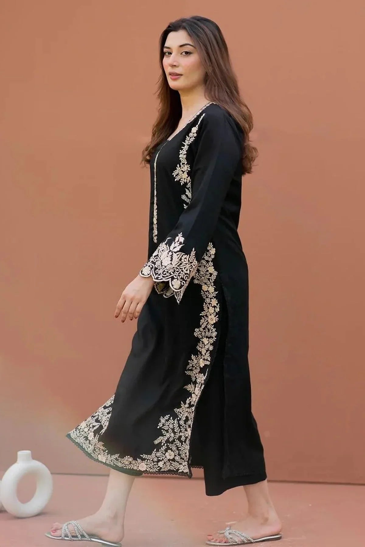 Lajwanti Lawn 2PC Embroidered