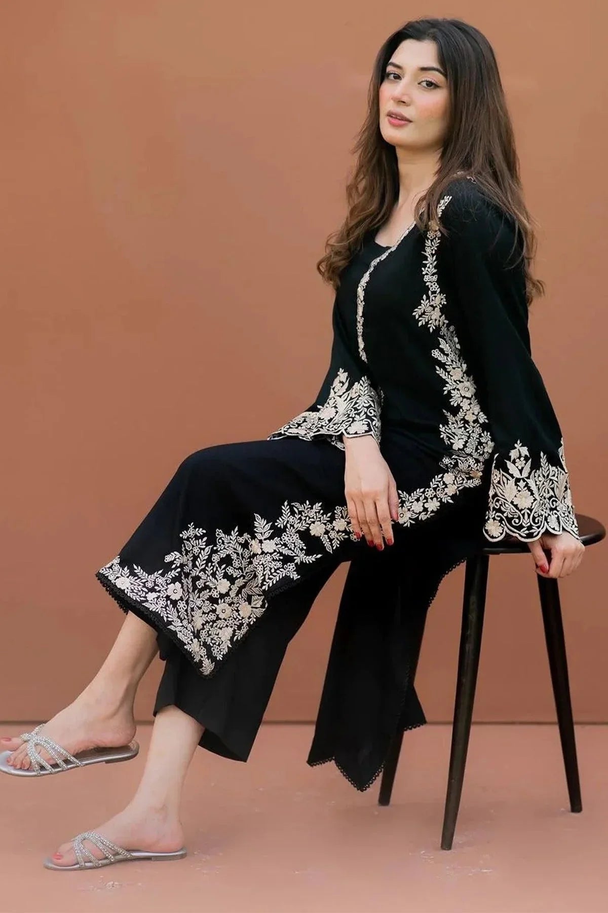 Lajwanti Lawn 2PC Embroidered