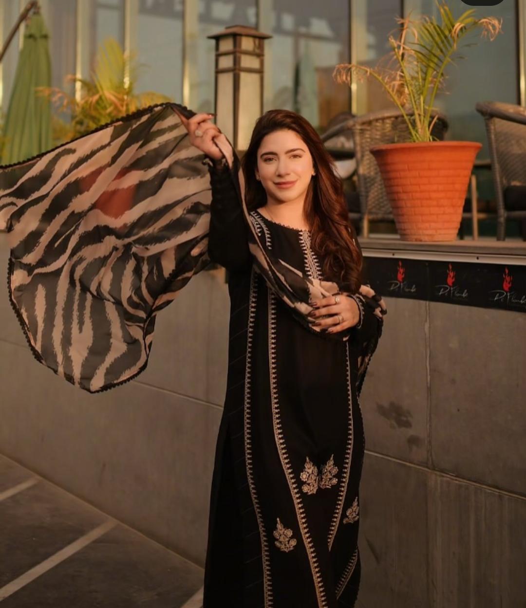 Mahamira 3PC Embroidered Lawn Suit - unstitch
