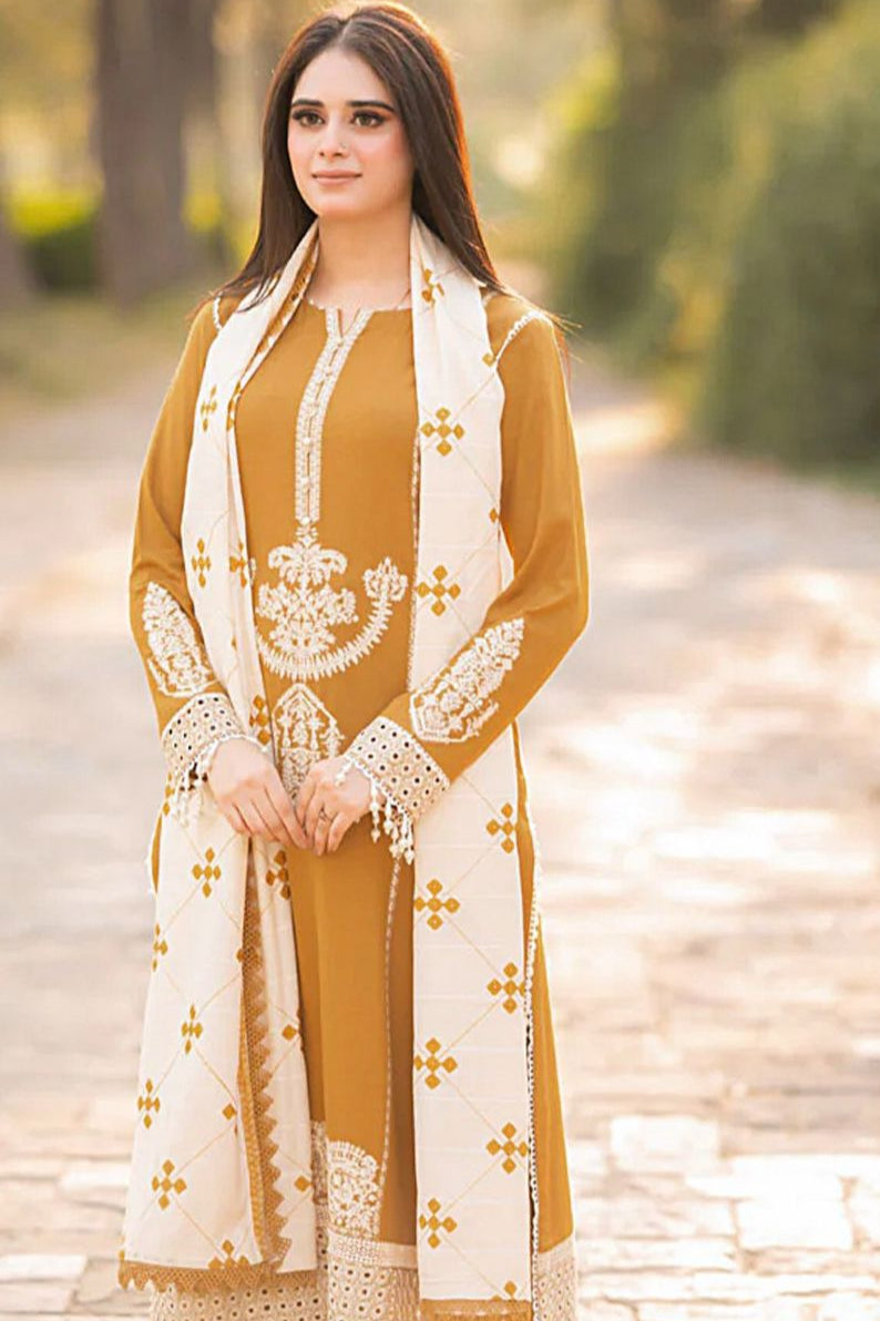 Zebozeenat Lawn 3PC Embroided With Chiffon Dupatta