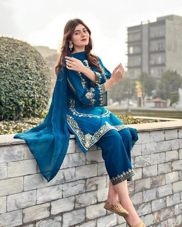 URGE Lawn 3PC Embroidered With BemBer Chiffon Dupatta