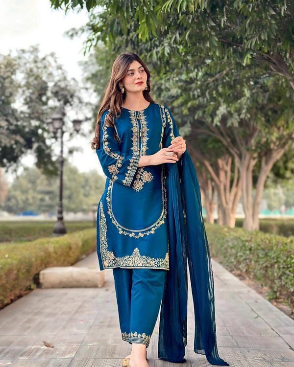 URGE Lawn 3PC Embroidered With BemBer Chiffon Dupatta